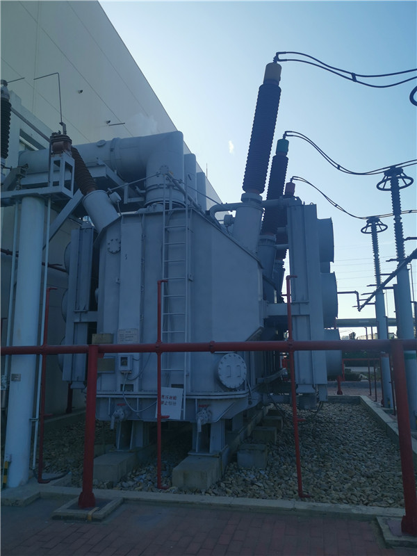我公司承接龍口南山集團SFP11-400000/220KVA超高壓電力變壓器維護保養(yǎng)現(xiàn)場。